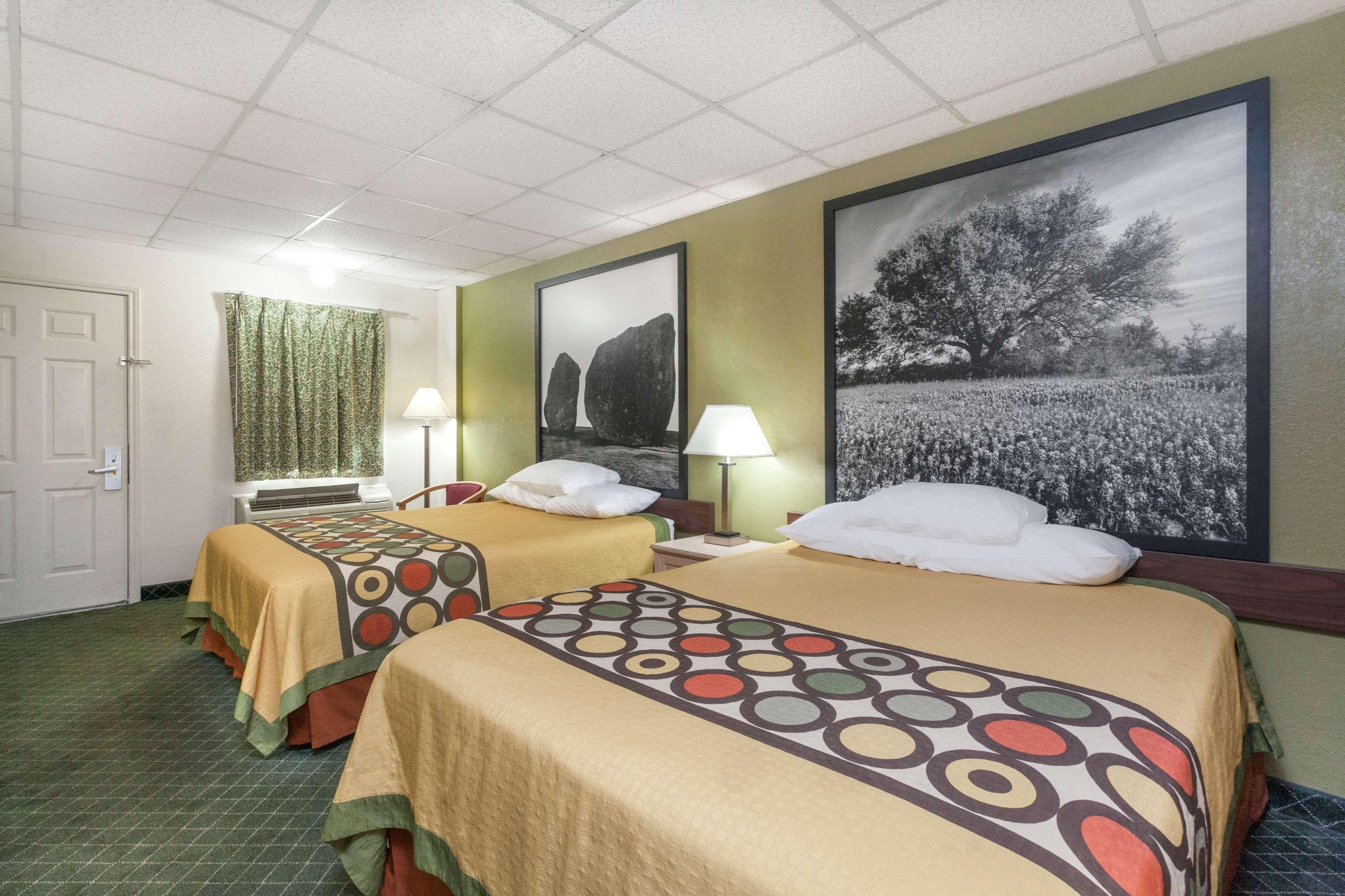 Super 8 By Wyndham Fredericksburg Hotel Exterior foto