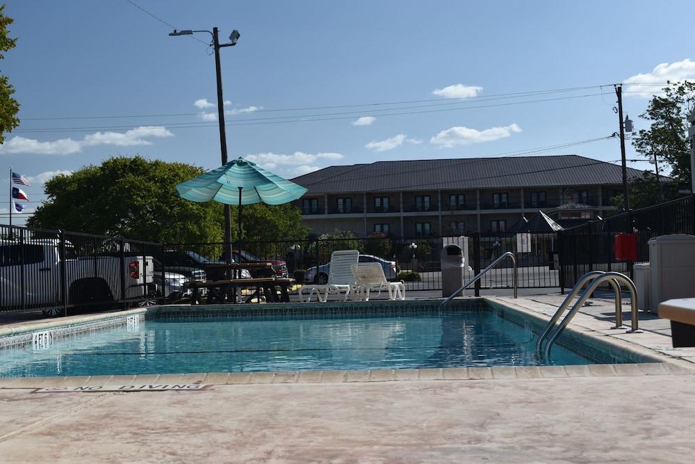 Super 8 By Wyndham Fredericksburg Hotel Exterior foto