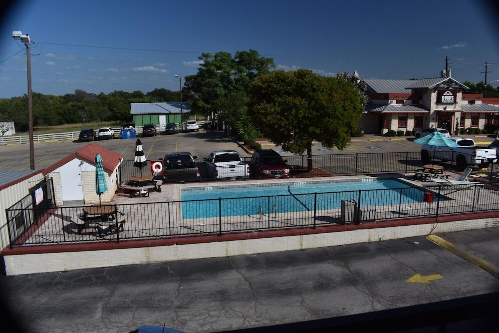 Super 8 By Wyndham Fredericksburg Hotel Exterior foto