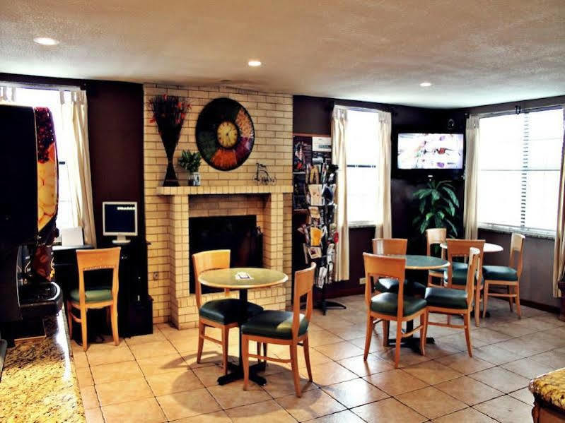 Super 8 By Wyndham Fredericksburg Hotel Exterior foto